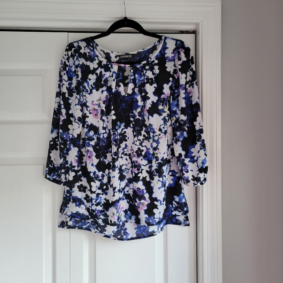 Express Blouse. Small. Floral. - Picture 2 of 5